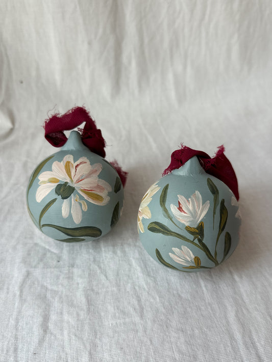 Elegant floral bauble set