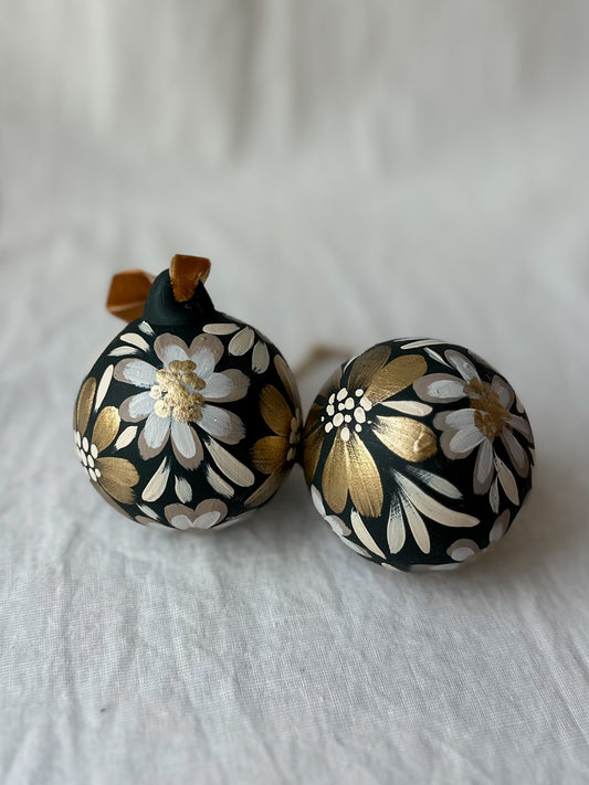 Floral Bauble set